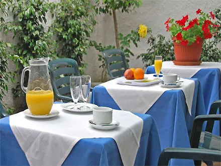 锡切斯皮卡迪利酒店 锡切斯