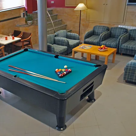 锡切斯皮卡迪利酒店 锡切斯