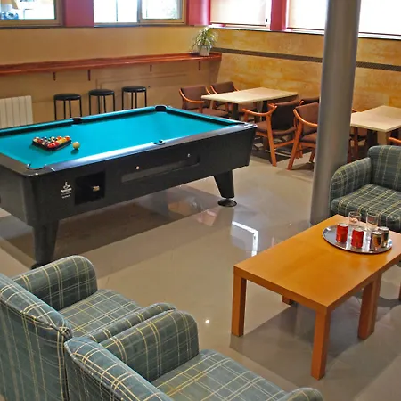 锡切斯皮卡迪利酒店 酒店 3*