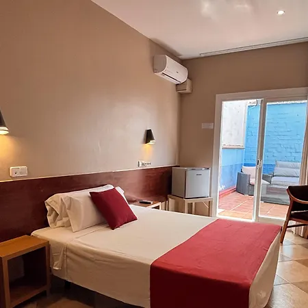 锡切斯皮卡迪利酒店