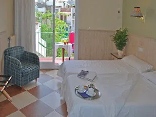 锡切斯皮卡迪利酒店