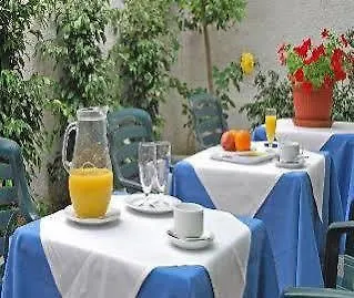 锡切斯皮卡迪利酒店 3*