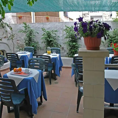 Piccadilly Hotel 3*