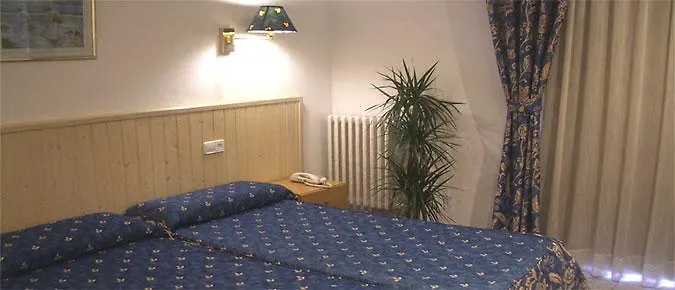 Piccadilly Готель Сіджас